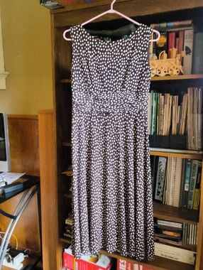 Sleeveless Polka Dot Midi Dress - Brown and White
